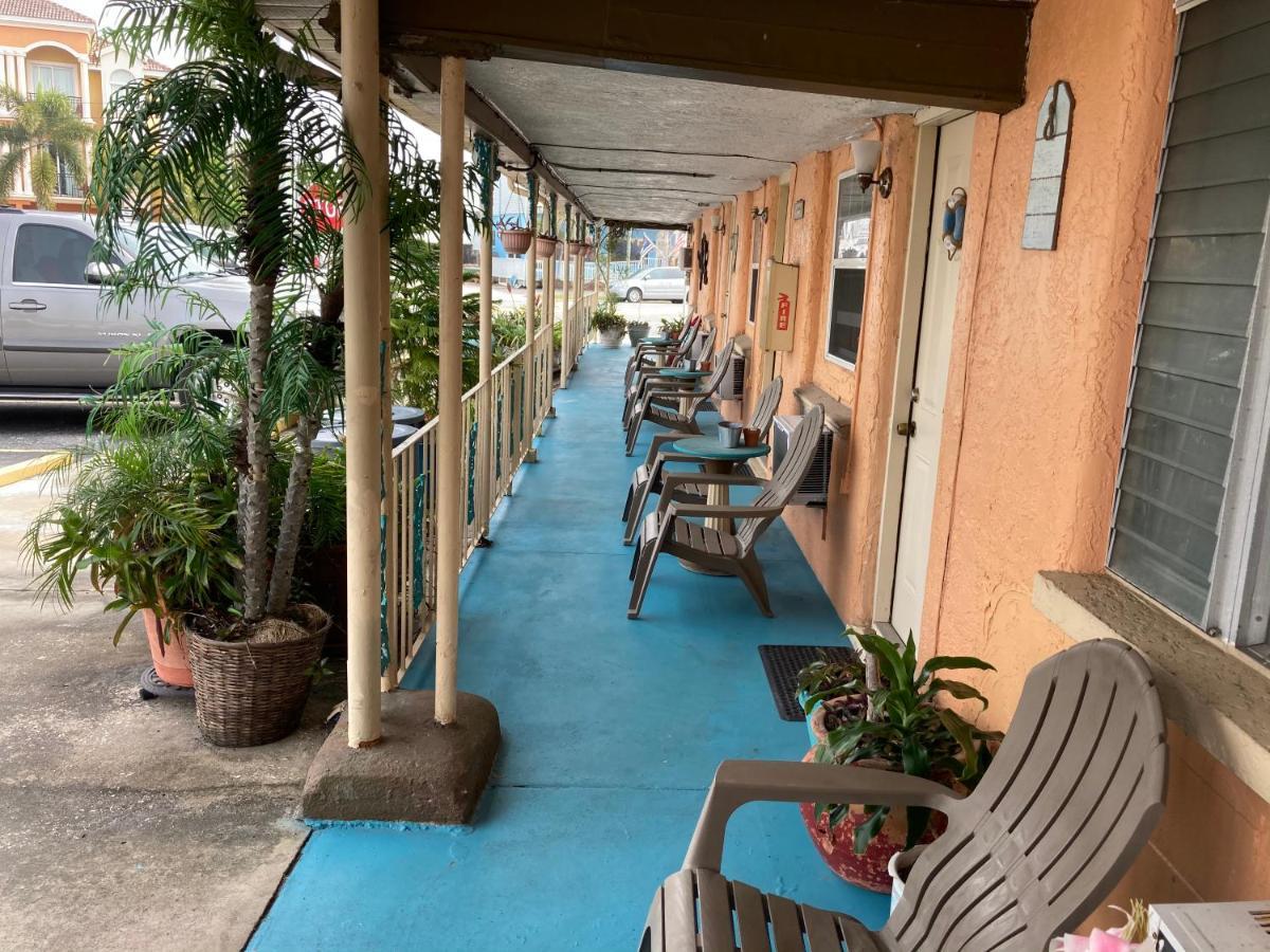 Michaels Siesta Motel Сейнт Питърсбърг Екстериор снимка