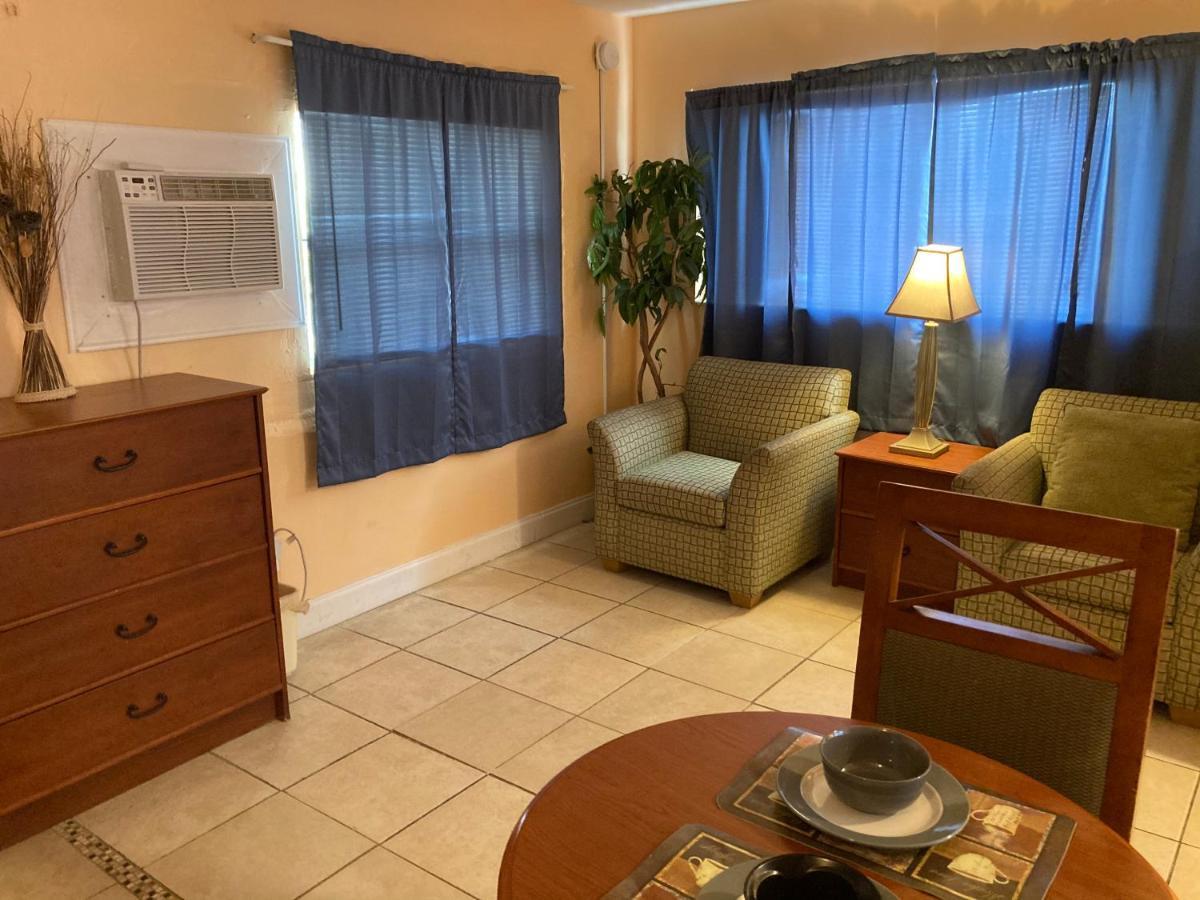 Michaels Siesta Motel Сейнт Питърсбърг Екстериор снимка