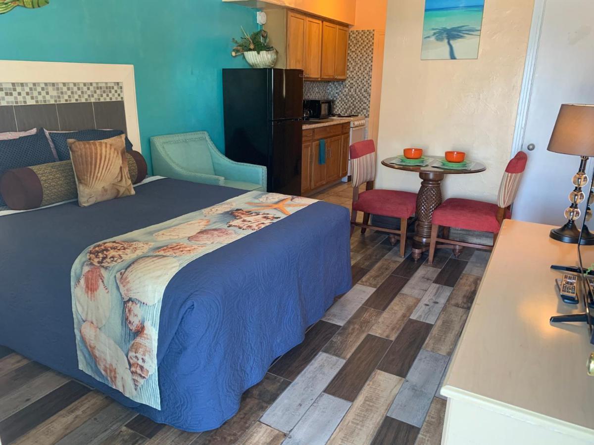 Michaels Siesta Motel Сейнт Питърсбърг Екстериор снимка