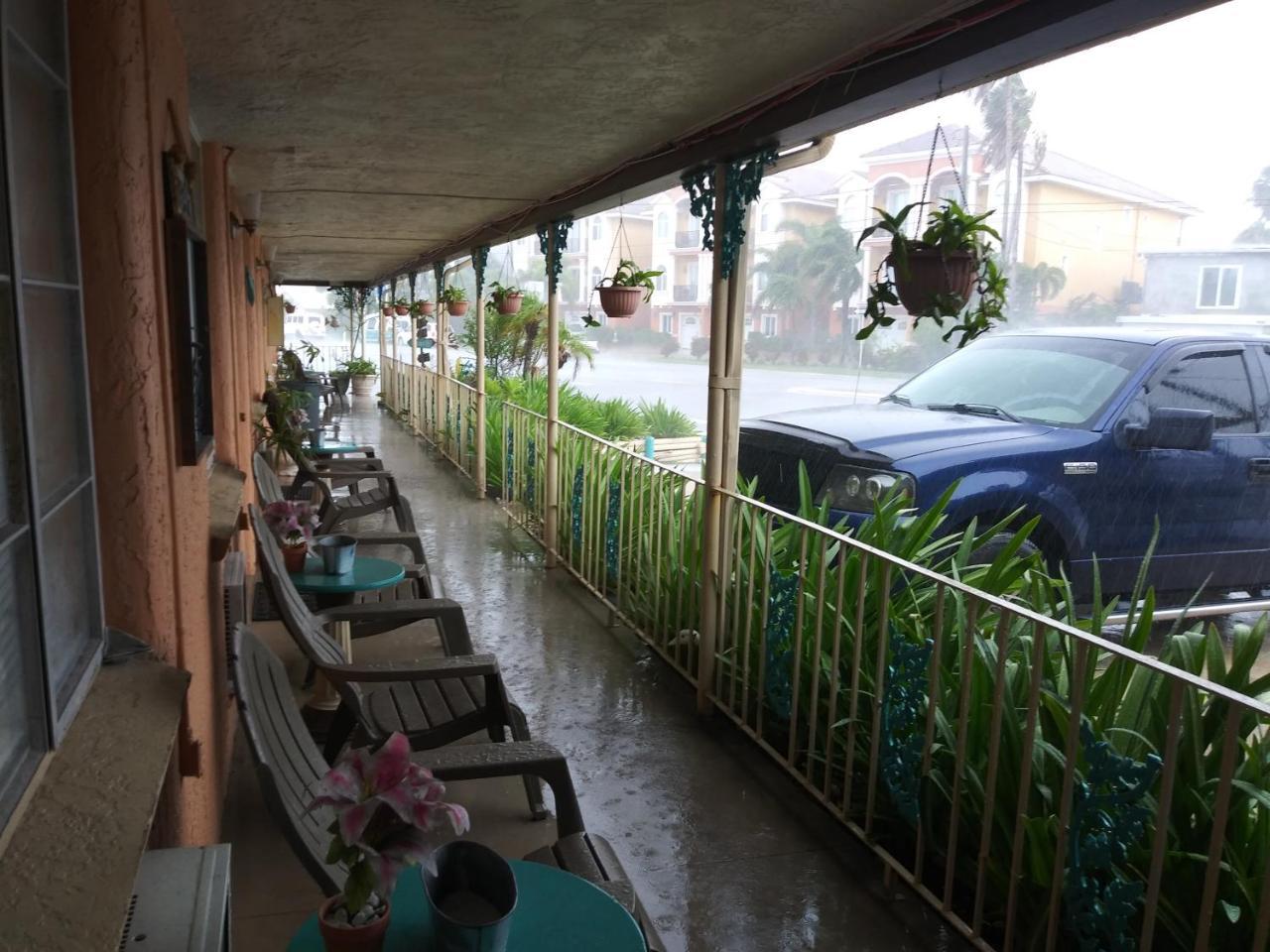 Michaels Siesta Motel Сейнт Питърсбърг Екстериор снимка