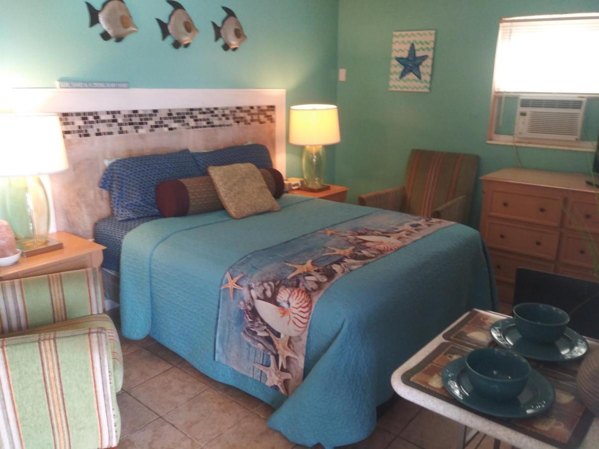 Michaels Siesta Motel Сейнт Питърсбърг Екстериор снимка